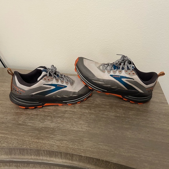 Men’s Brooks Trail Shoes - Picture 1 of 5